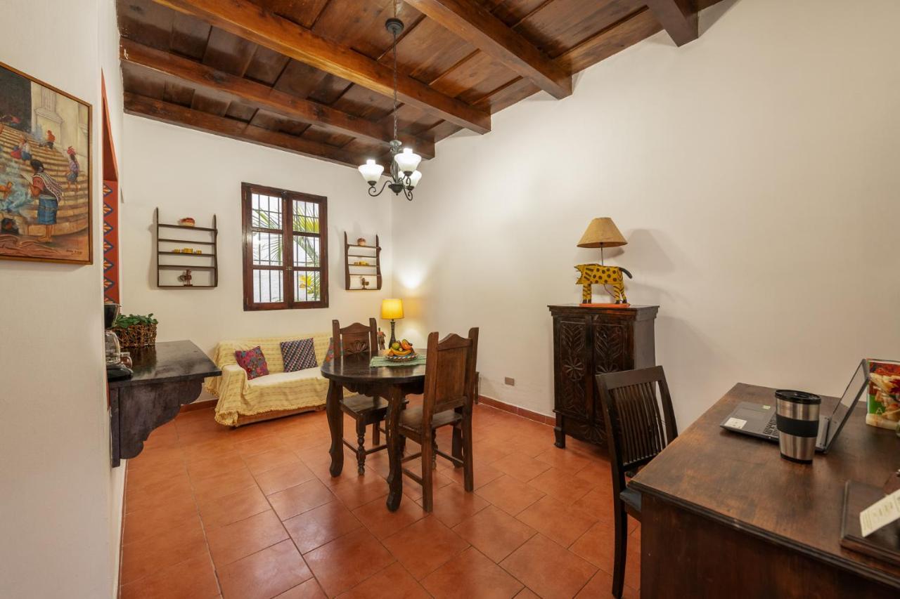 Casita Tumbergia Apartment Antigua Luaran gambar